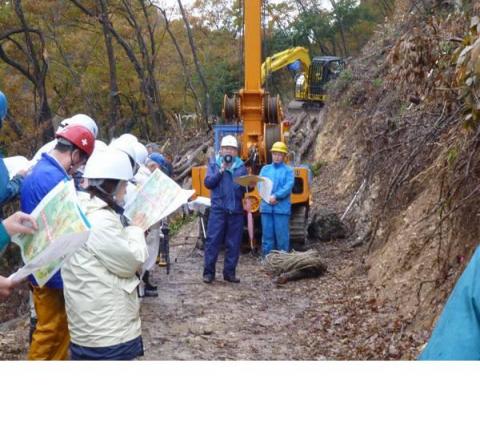 広葉樹伐採現場におけるタワーヤーダの実演講習会